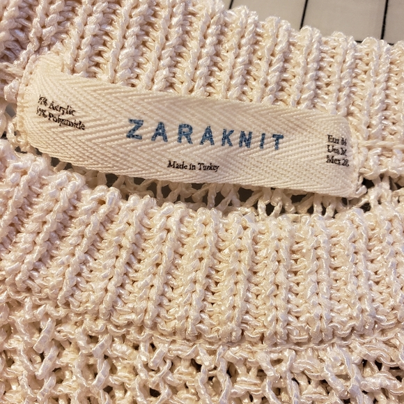 Sleeveless pullover with side slits - Picture 6 of 11